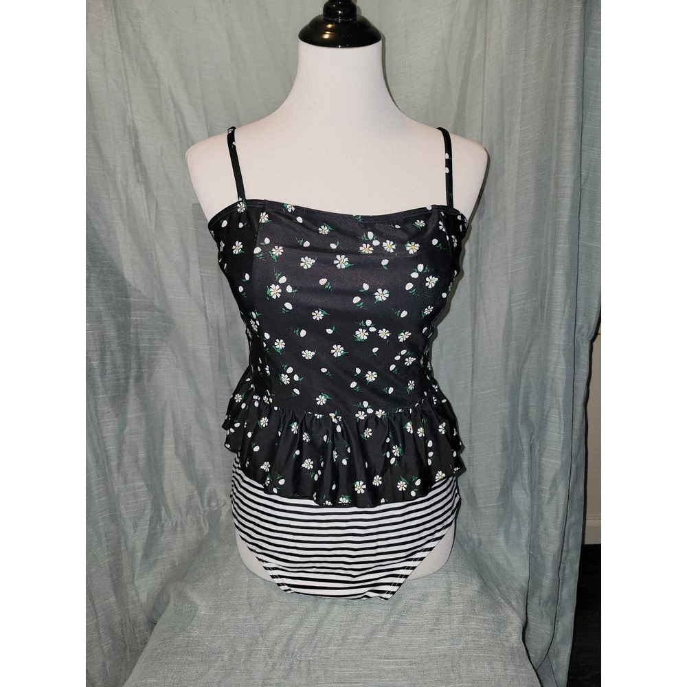 NWOT Xl tankini floral and stripes